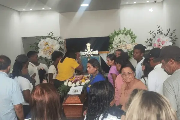 Caso Ingrid Vitória corpo de adolescente de 13 anos é sepultado sob forte comoção em Floresta