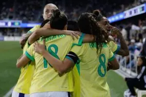 Com gols nos acréscimos, Brasil vence EUA e encerra escrita de dez anos contra a rival