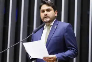 Ministro pede demissão, R$ 30 bi das bets por mês e mais