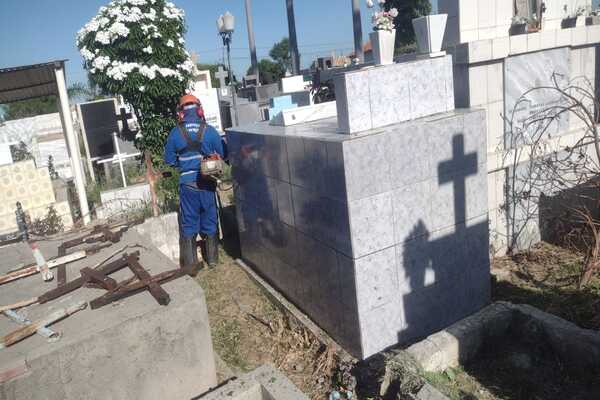 Petrolina realiza mutirão de limpeza em cemitérios para o Dia das Mães 1 Cemiterio 1
