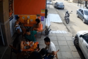 Novas imagens revelam ataque a tiros em bar de Juazeiro (BA); quatro ficam feridos (1)