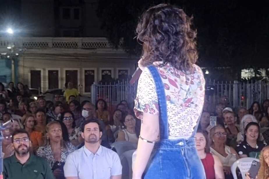 A Bossa Nova voltou pra casa: Sarau “A Tardinha Cai” celebra João Gilberto em noite mágica em Juazeiro 3 SARAU LUISA CAROLINA